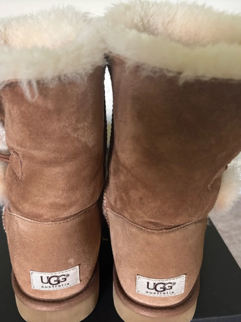 Authentic UGGS Bailey Buttons women’s Size 9